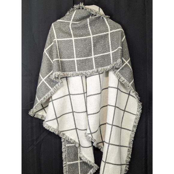 NWOT! ANN TAYLOR! ABSOLUTELY GORGEOUS DOVE GRAY, CREAM HUGE SCARF, WRAP! - Picture 9 of 10